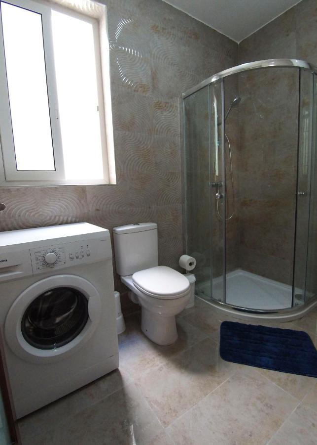 F10 Room 3, Private Room Two Single Beds Shared Bathroom In Shared Flat มซิดา ภายนอก รูปภาพ