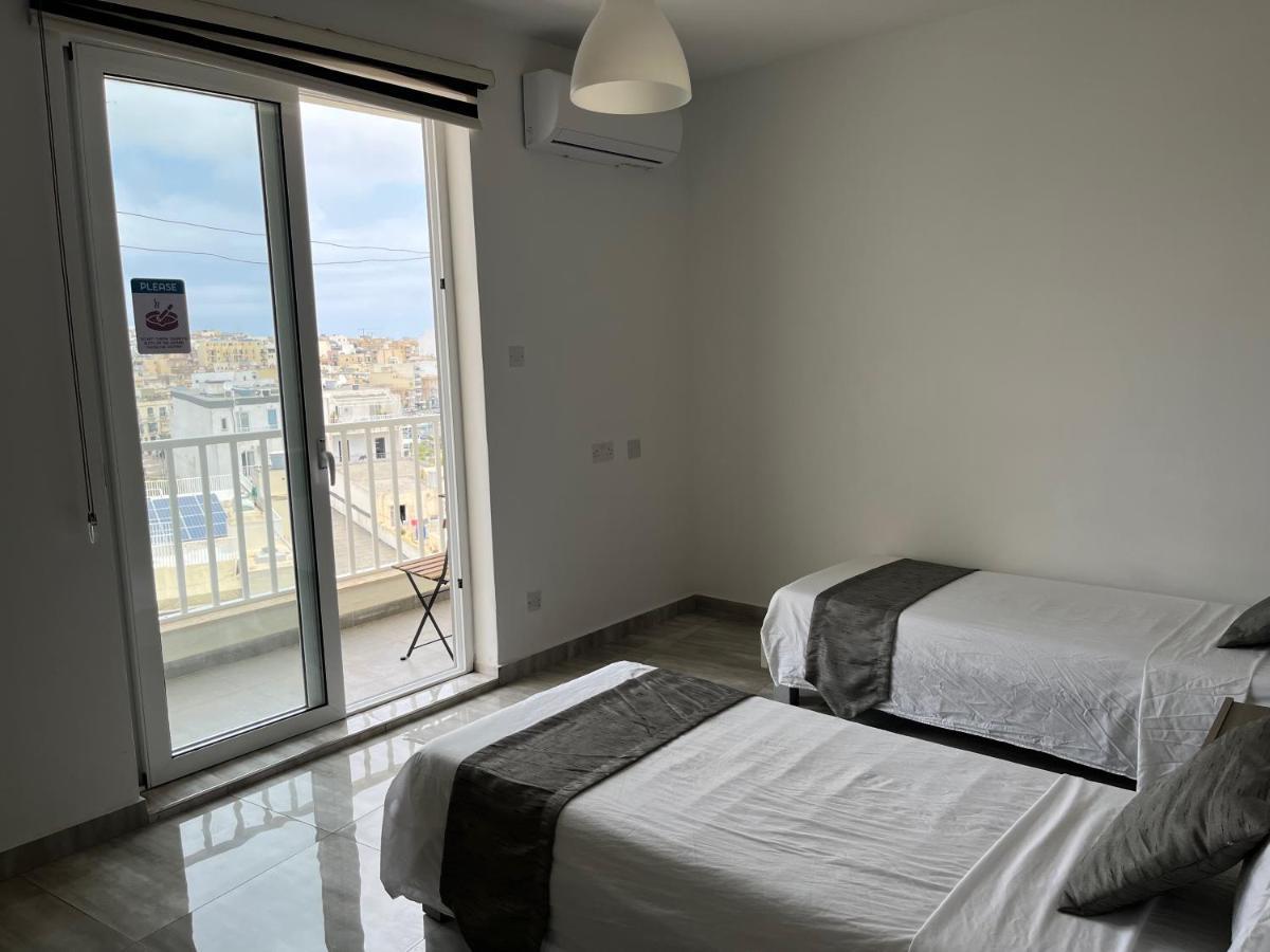 F10 Room 3, Private Room Two Single Beds Shared Bathroom In Shared Flat มซิดา ภายนอก รูปภาพ